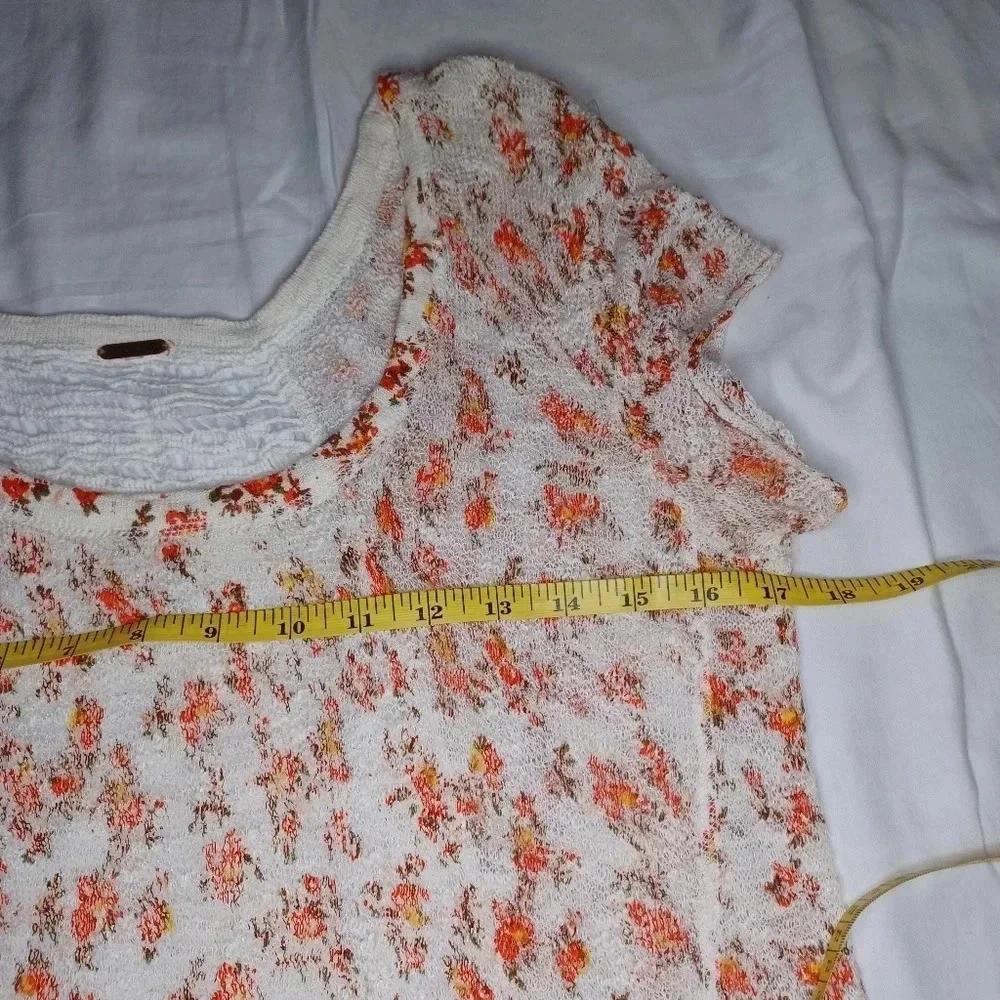 Free people boho ditsy floral White Pink Crochet Lace Hippie Top